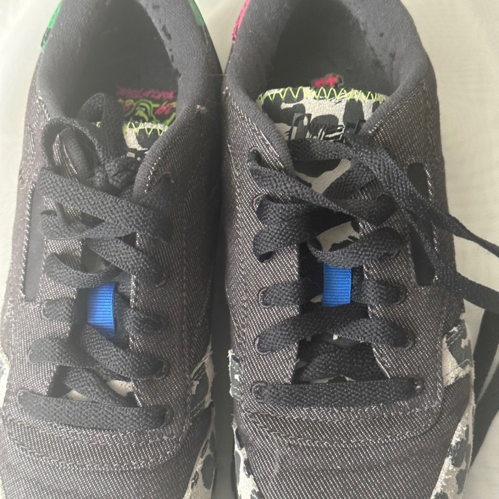Shoes - Picture 2 of 6